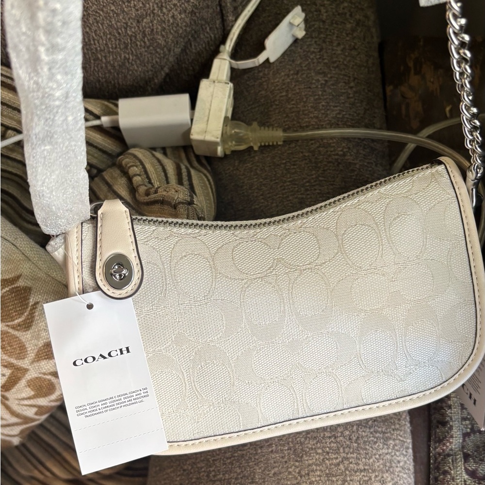 SOLD⛔️Authentic COACH 1941 Signature jacquard/Glovetanned turnlock zip  Crosby - Picture 6 of 16